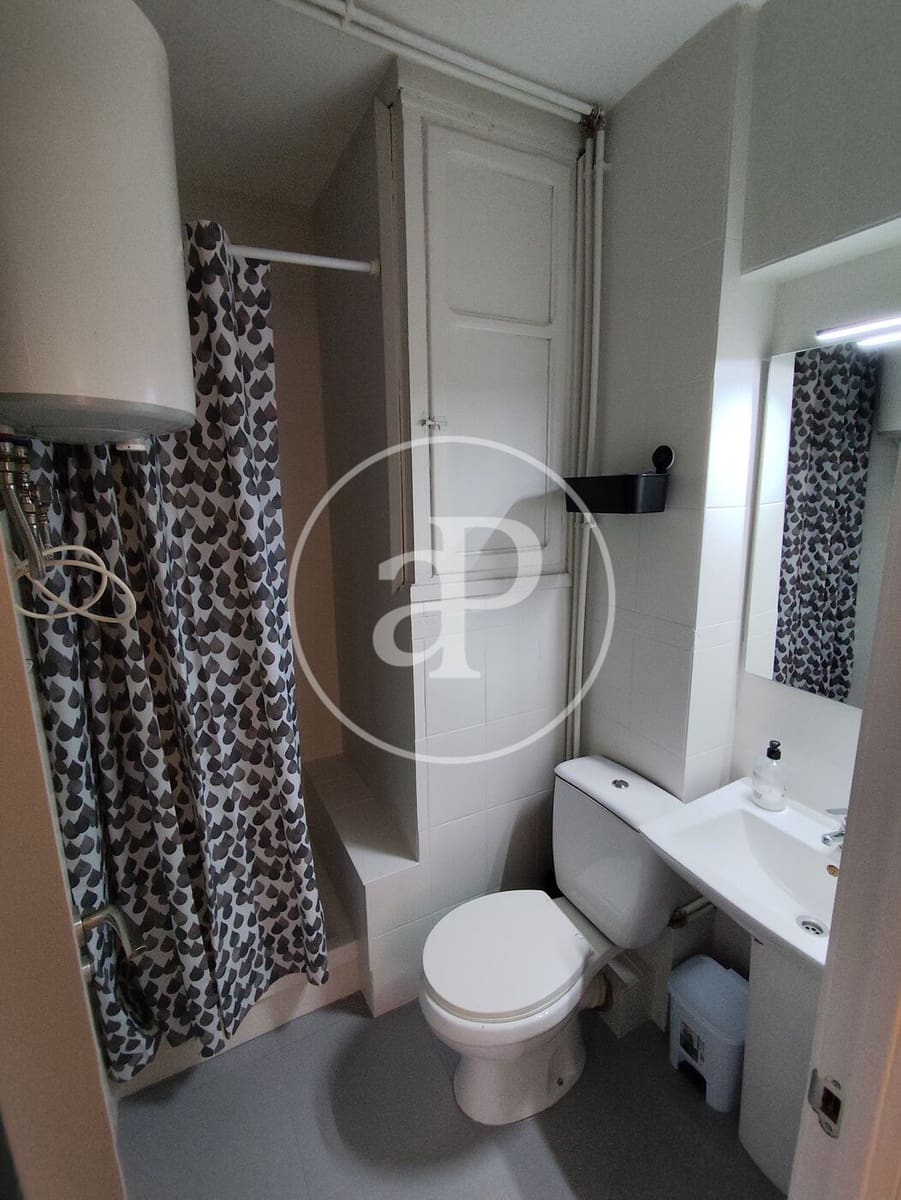 3 slaapkamer Appartement te huur in Valencia stad - € 1.300 (Ref: 8911339)