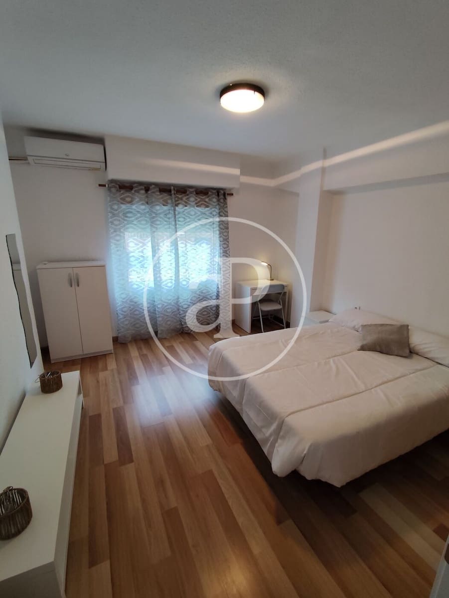 3 slaapkamer Appartement te huur in Valencia stad - € 1.300 (Ref: 8911339)
