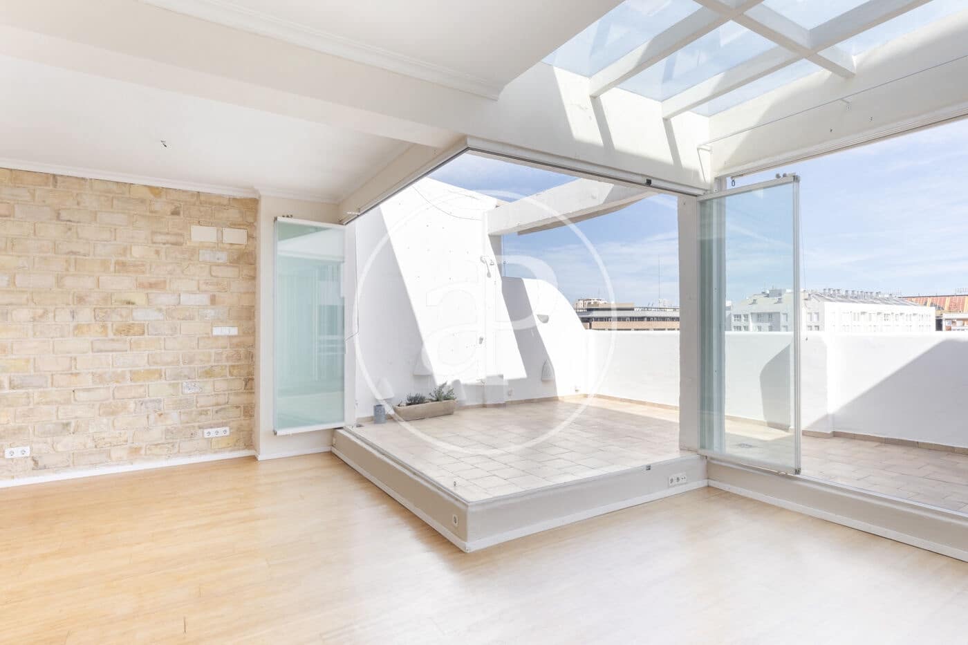 3 sovrum Takvåning att hyra i Valencia stad - 2 300 € (Ref: 8926880)