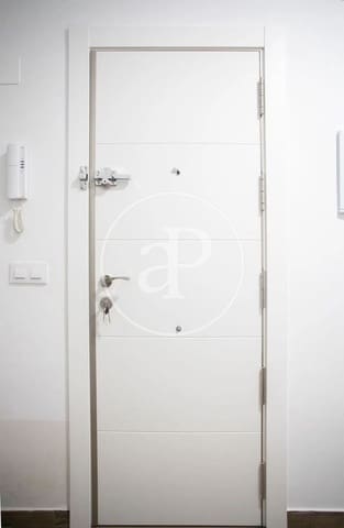 3 bedroom Apartment for rent in Arrancapins, Valencia city - € 1,600 (Ref: 8926882)