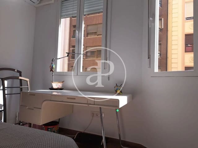 3 bedroom Apartment for rent in Arrancapins, Valencia city - € 1,600 (Ref: 8926882)