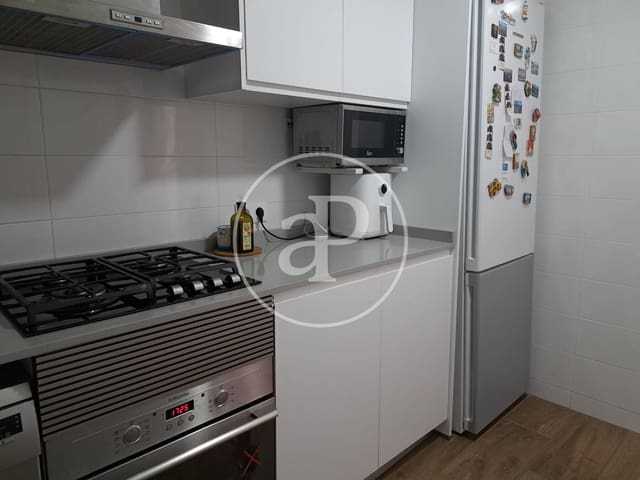 3 bedroom Apartment for rent in Arrancapins, Valencia city - € 1,600 (Ref: 8926882)