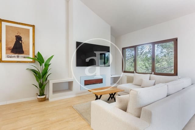 5 bedroom Villa for rent in Chiva - € 3,500 (Ref: 8929174)
