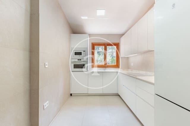 5 bedroom Villa for rent in Chiva - € 3,500 (Ref: 8929174)