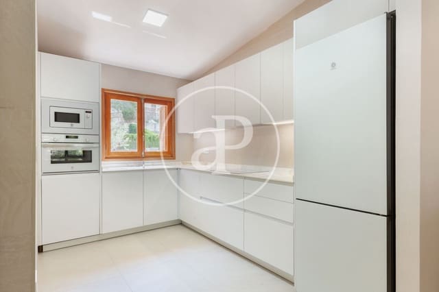 5 bedroom Villa for rent in Chiva - € 3,500 (Ref: 8929174)