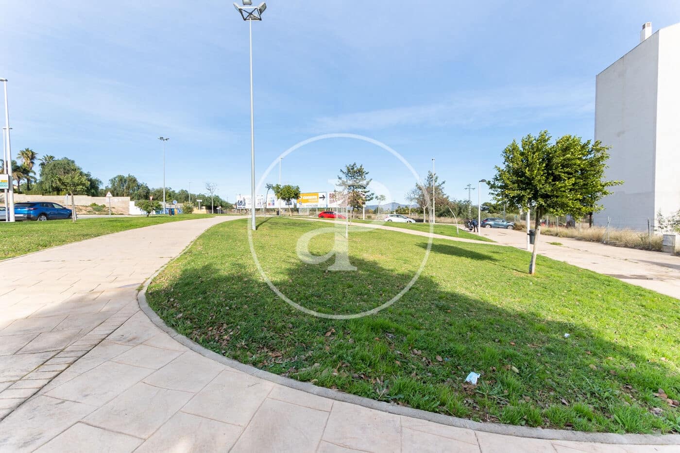 Grunde uden byggetilladelser til salg i Moncada - € 1.300.000 (Ref: 8932472)