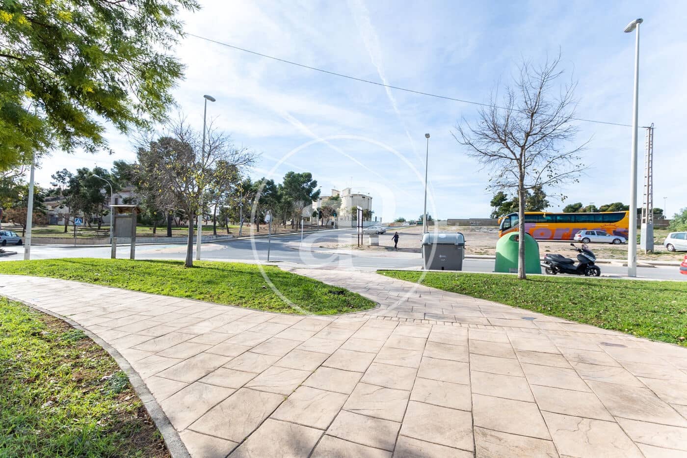 Grunde uden byggetilladelser til salg i Moncada - € 1.300.000 (Ref: 8932472)