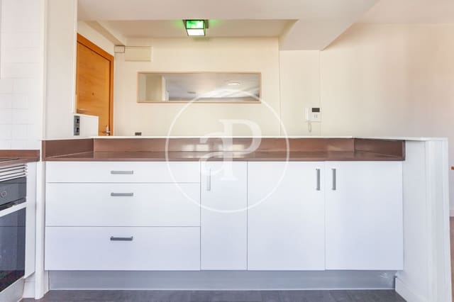 3 sovrum Lägenhet att hyra i Ciutat Jardi, Valencia stad - 1 400 € (Ref: 8999984)