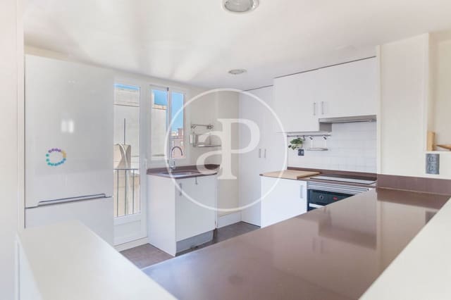 3 sovrum Lägenhet att hyra i Ciutat Jardi, Valencia stad - 1 400 € (Ref: 8999984)