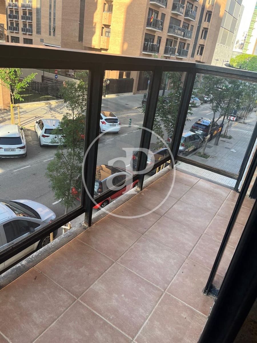 4 bedroom Apartment for rent in Valencia city - € 1,800 (Ref: 8999992)