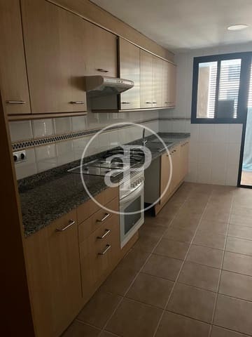 4 bedroom Apartment for rent in Penya-Roja, Valencia city - € 1,800 (Ref: 8999992)