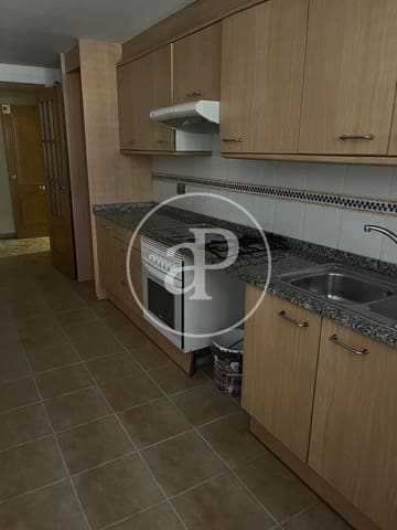 4 bedroom Apartment for rent in Penya-Roja, Valencia city - € 1,800 (Ref: 8999992)