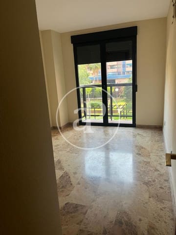 4 bedroom Apartment for rent in Penya-Roja, Valencia city - € 1,800 (Ref: 8999992)