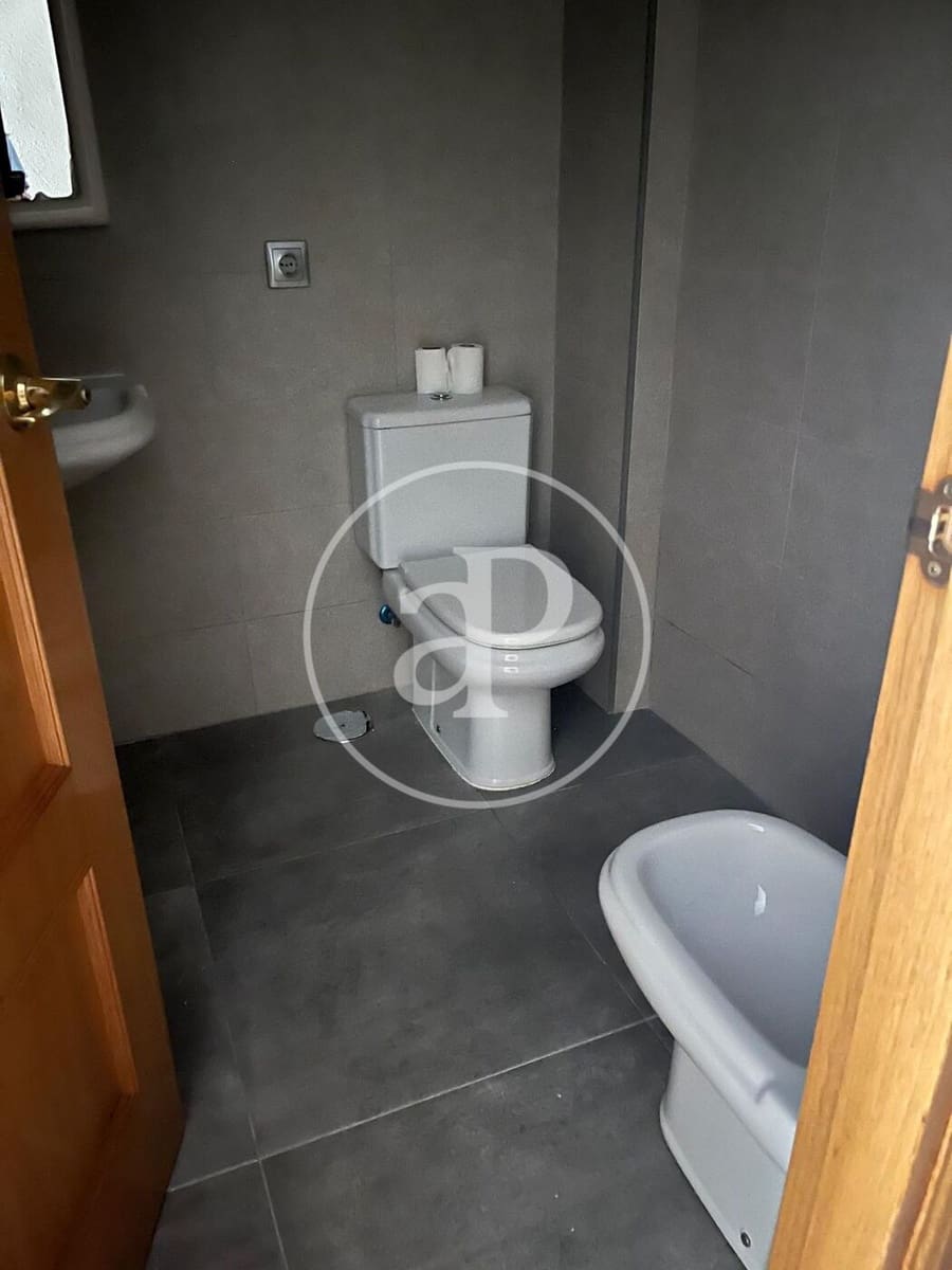 4 bedroom Apartment for rent in Valencia city - € 1,800 (Ref: 8999992)