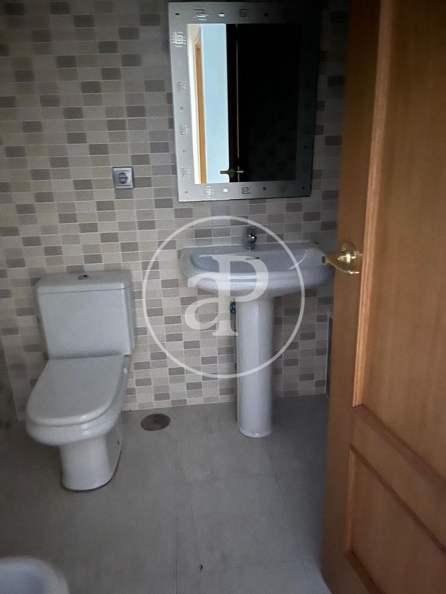 4 bedroom Apartment for rent in Valencia city - € 1,800 (Ref: 8999992)
