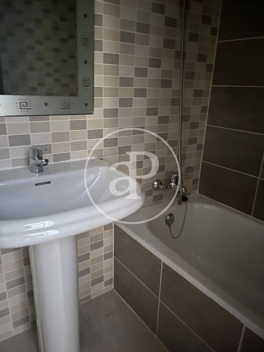 4 bedroom Apartment for rent in Valencia city - € 1,800 (Ref: 8999992)