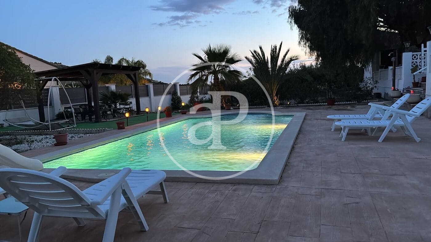 Chalet de 4 habitaciones en Muchamiel / Mutxamel en venta con piscina - 550.000 € (Ref: 9000021)