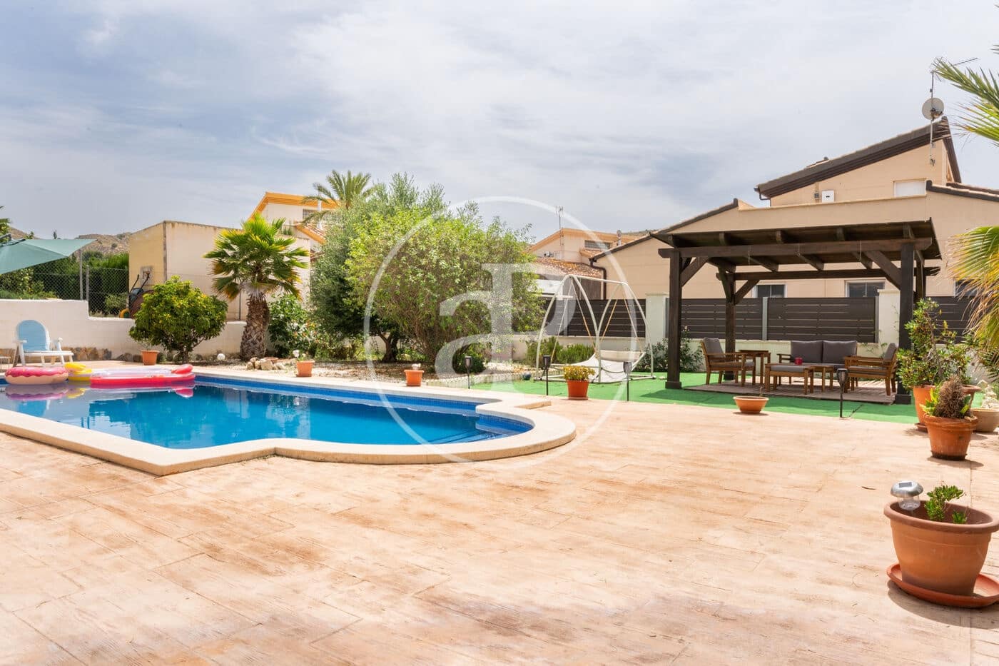 Chalet de 4 habitaciones en Muchamiel / Mutxamel en venta con piscina - 550.000 € (Ref: 9000021)