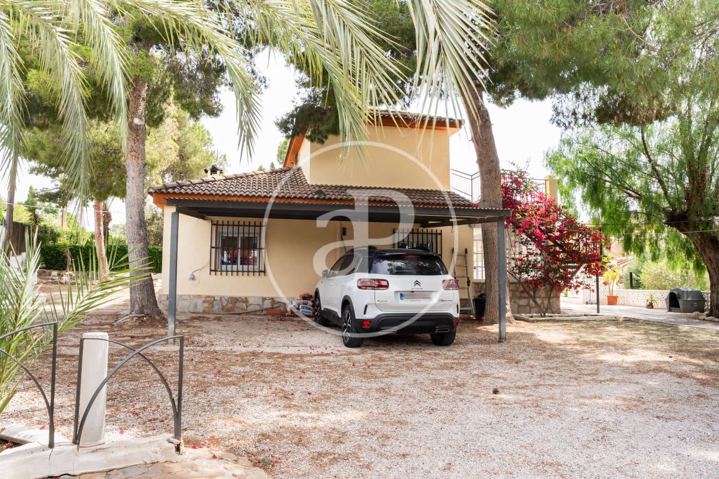 Chalet de 4 habitaciones en Muchamiel / Mutxamel en venta con piscina - 550.000 € (Ref: 9000021)