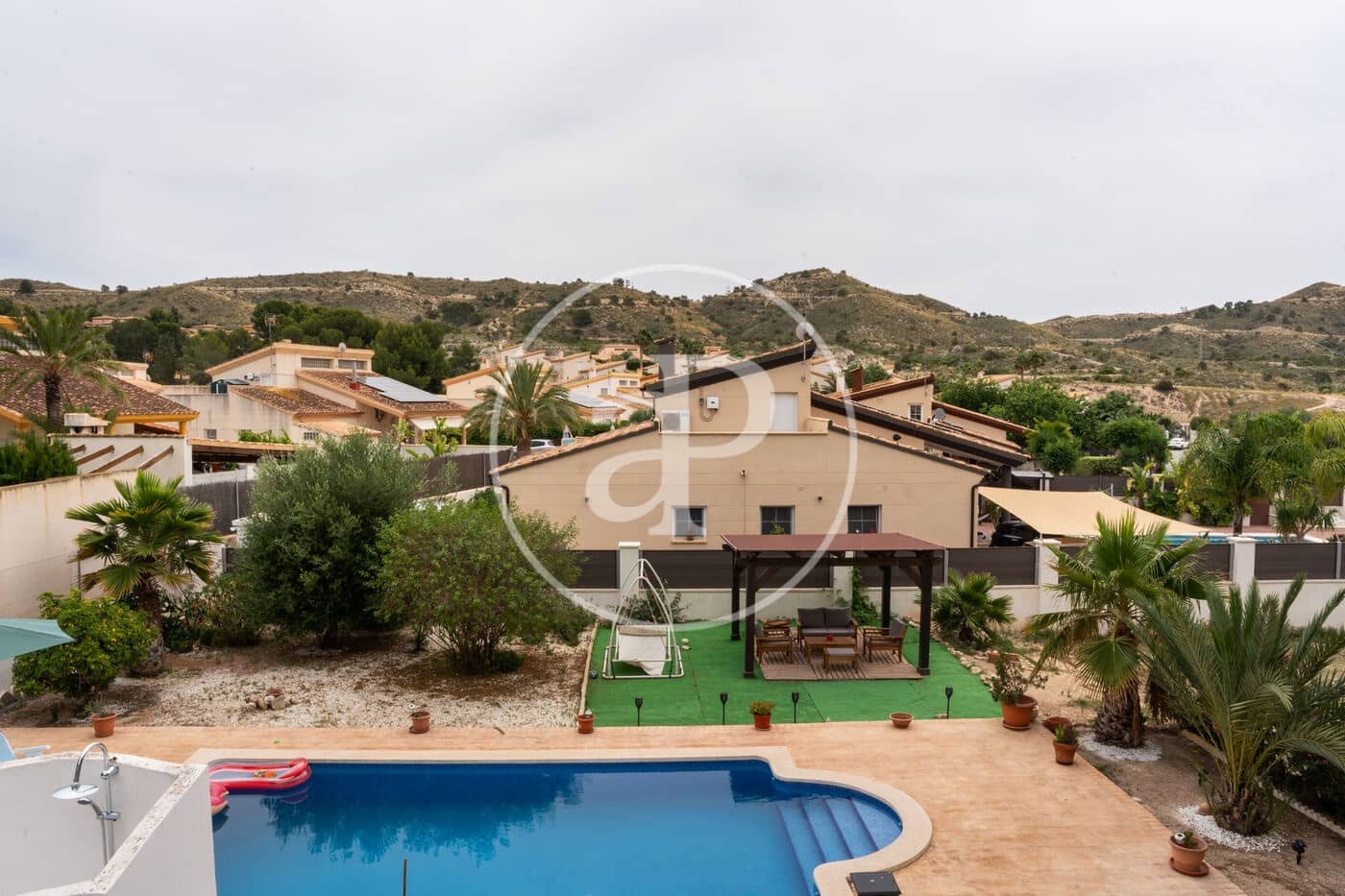 Chalet de 4 habitaciones en Muchamiel / Mutxamel en venta con piscina - 550.000 € (Ref: 9000021)