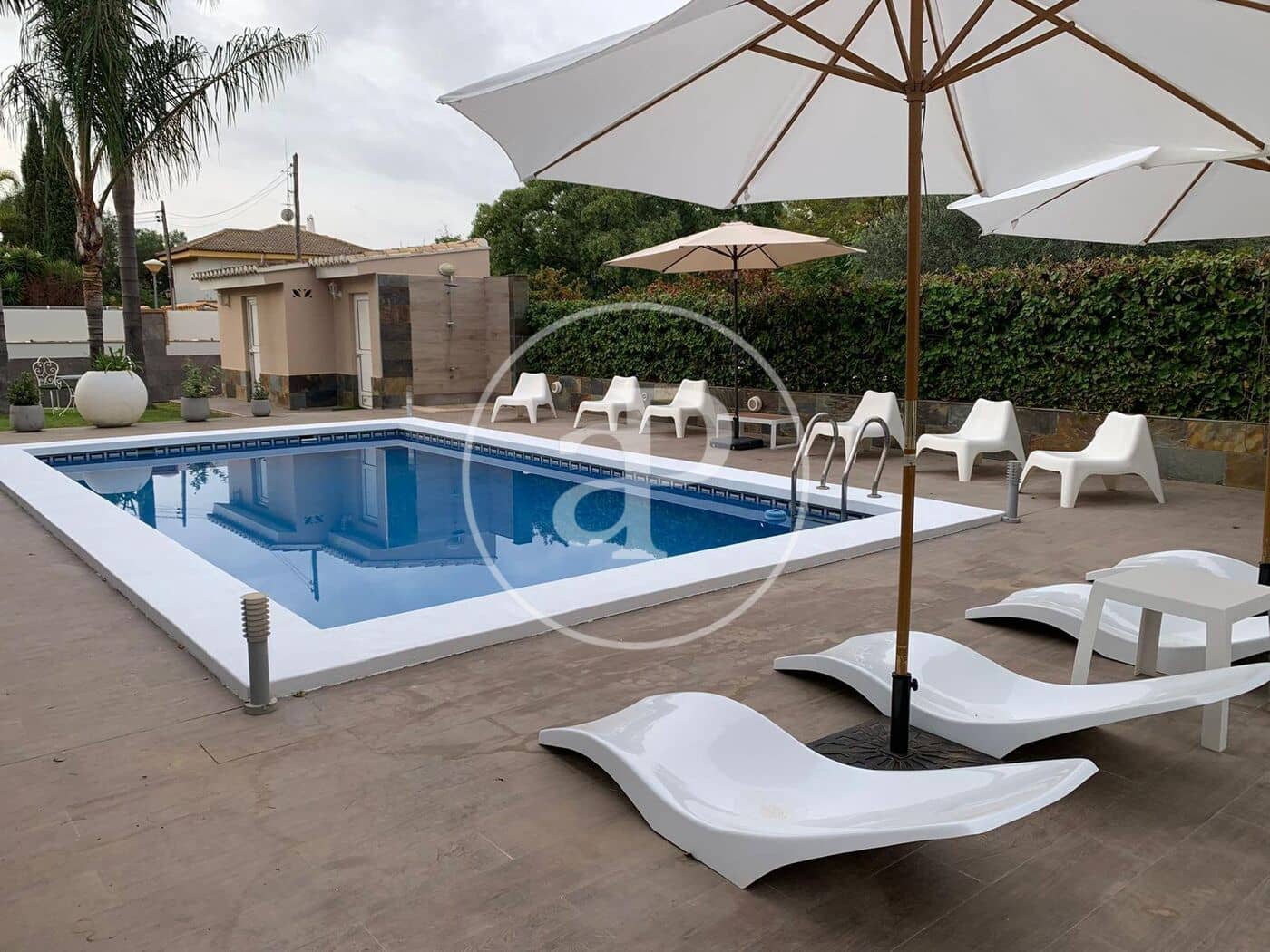 9 Zimmer Villa zu vermieten in Betera mit Pool - 5.500 € (Ref: 9000029)