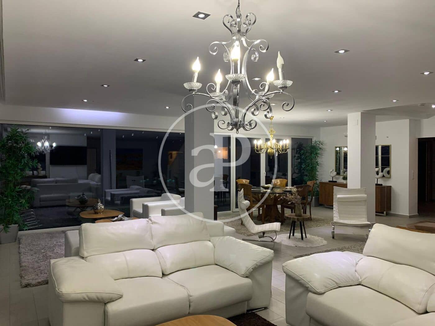 9 Zimmer Villa zu vermieten in Betera mit Pool - 5.500 € (Ref: 9000029)