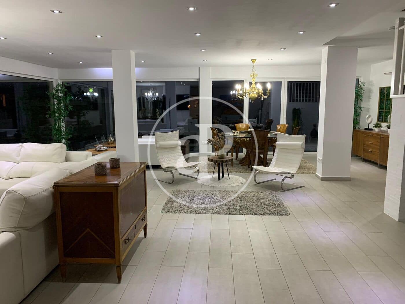 9 Zimmer Villa zu vermieten in Betera mit Pool - 5.500 € (Ref: 9000029)