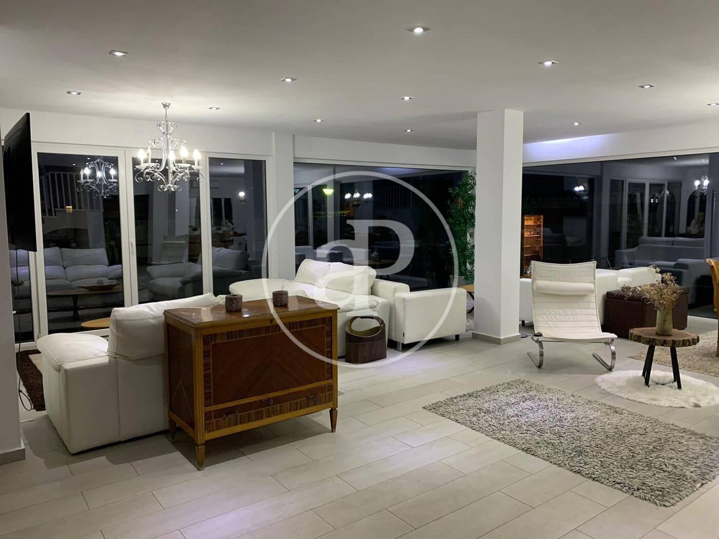 9 Zimmer Villa zu vermieten in Betera mit Pool - 5.500 € (Ref: 9000029)