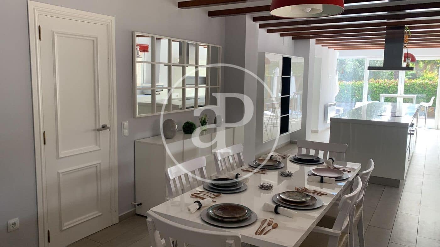 9 Zimmer Villa zu vermieten in Betera mit Pool - 5.500 € (Ref: 9000029)