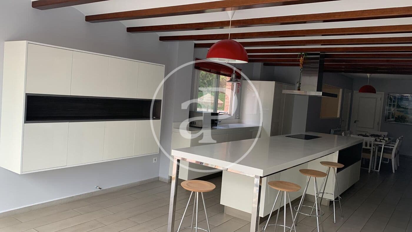 9 Zimmer Villa zu vermieten in Betera mit Pool - 5.500 € (Ref: 9000029)