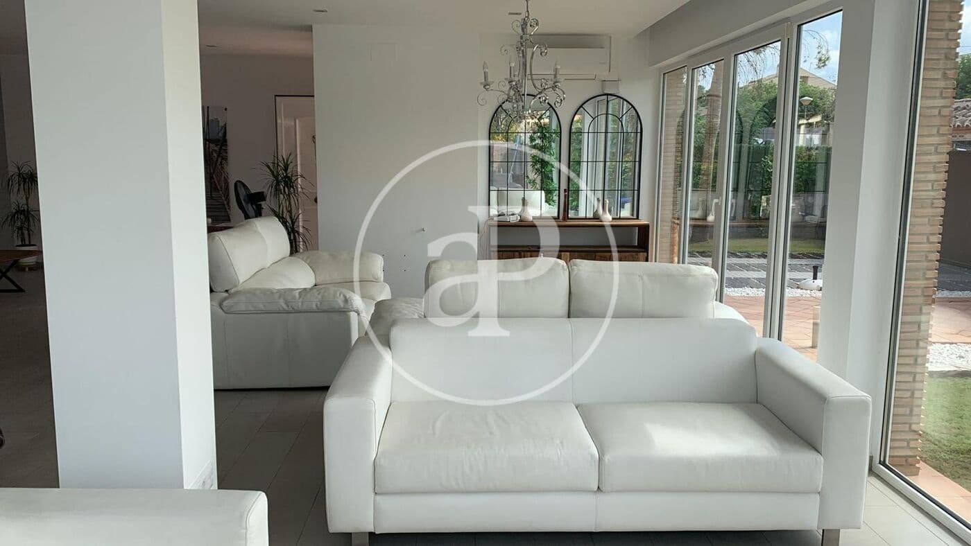 9 Zimmer Villa zu vermieten in Betera mit Pool - 5.500 € (Ref: 9000029)