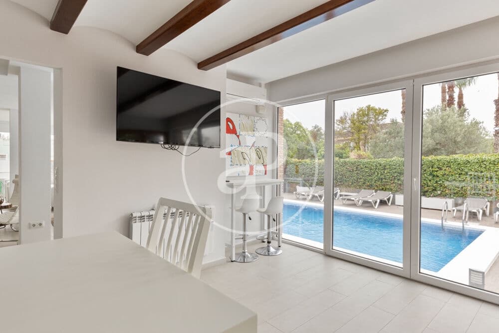 9 Zimmer Villa zu vermieten in Betera mit Pool - 5.500 € (Ref: 9000029)