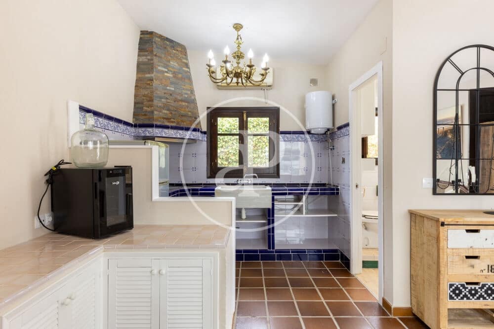 9 Zimmer Villa zu vermieten in Betera mit Pool - 5.500 € (Ref: 9000029)