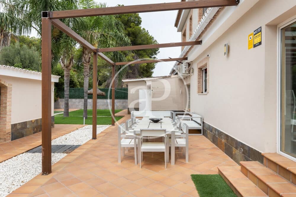 9 Zimmer Villa zu vermieten in Betera mit Pool - 5.500 € (Ref: 9000029)