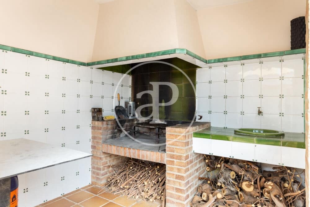 9 Zimmer Villa zu vermieten in Betera mit Pool - 5.500 € (Ref: 9000029)
