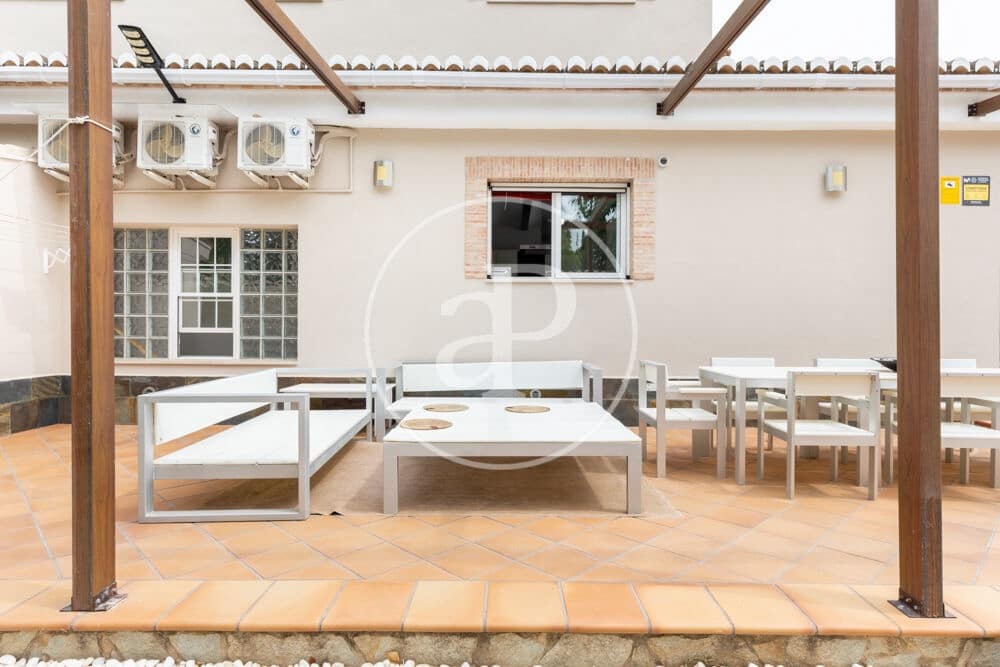 9 Zimmer Villa zu vermieten in Betera mit Pool - 5.500 € (Ref: 9000029)