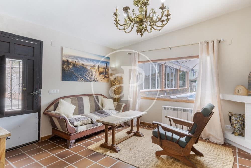 9 Zimmer Villa zu vermieten in Betera mit Pool - 5.500 € (Ref: 9000029)