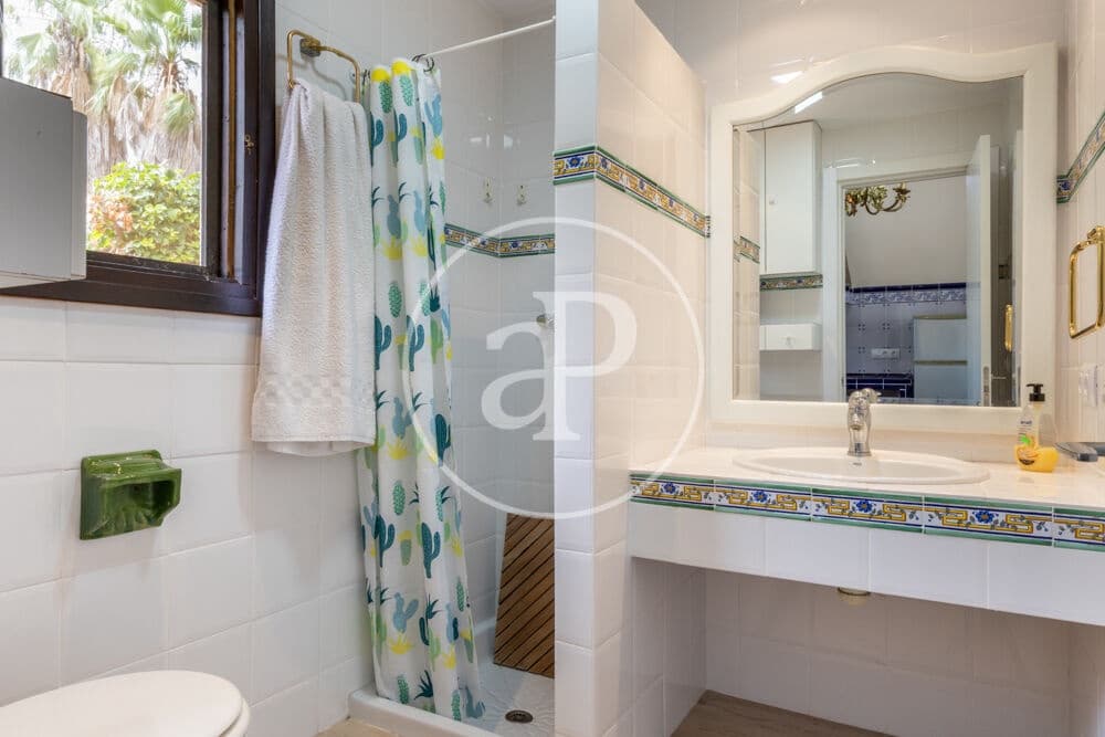9 Zimmer Villa zu vermieten in Betera mit Pool - 5.500 € (Ref: 9000029)