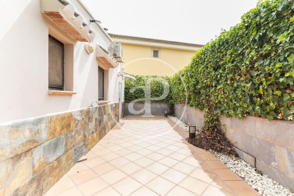 9 Zimmer Villa zu vermieten in Betera mit Pool - 5.500 € (Ref: 9000029)