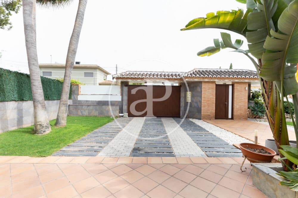 9 Zimmer Villa zu vermieten in Betera mit Pool - 5.500 € (Ref: 9000029)