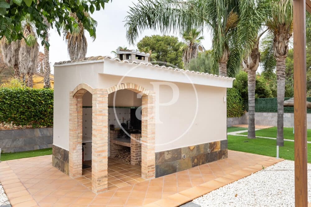 9 Zimmer Villa zu vermieten in Betera mit Pool - 5.500 € (Ref: 9000029)