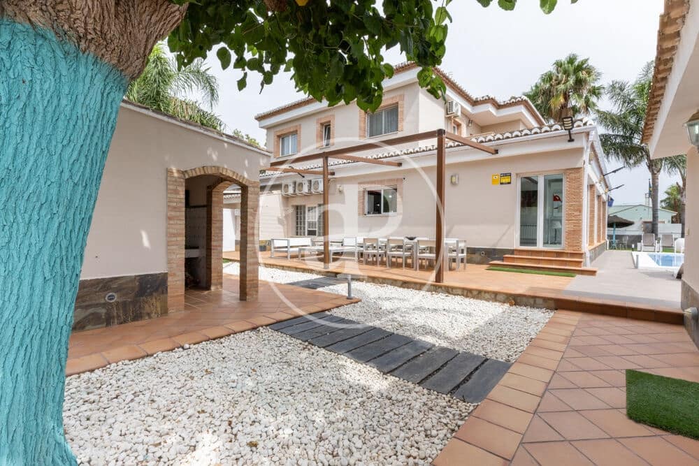 9 Zimmer Villa zu vermieten in Betera mit Pool - 5.500 € (Ref: 9000029)