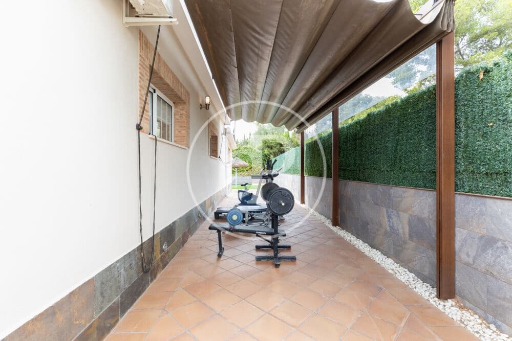 9 Zimmer Villa zu vermieten in Betera mit Pool - 5.500 € (Ref: 9000029)