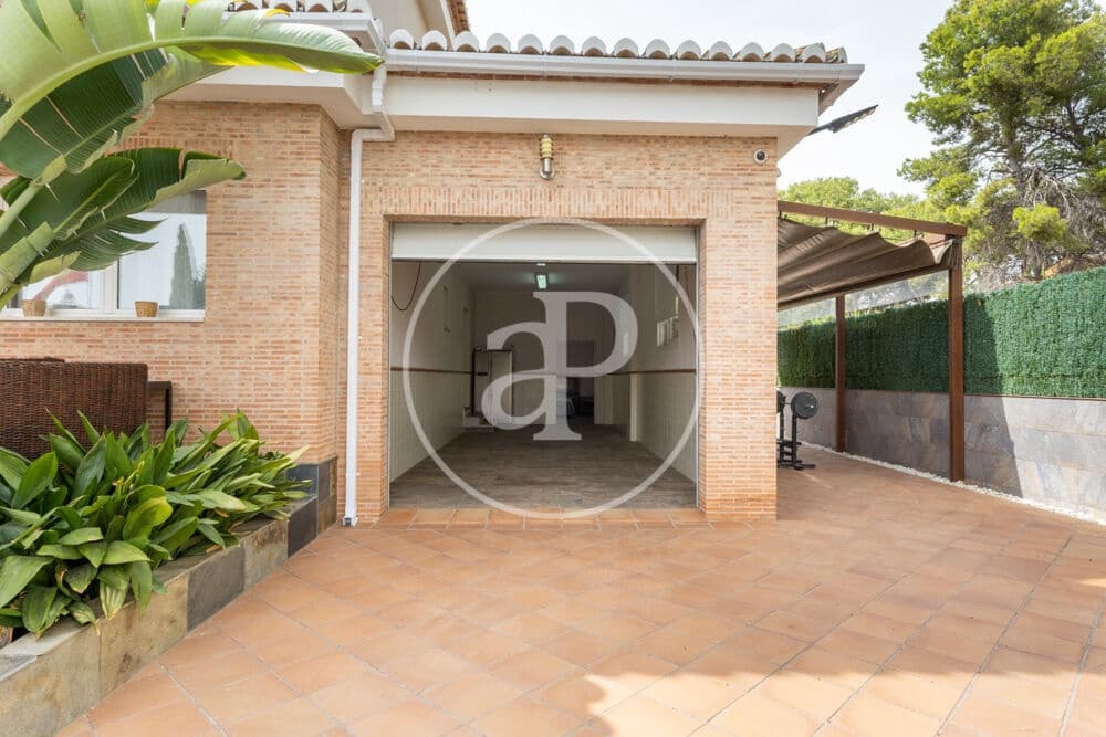 9 Zimmer Villa zu vermieten in Betera mit Pool - 5.500 € (Ref: 9000029)