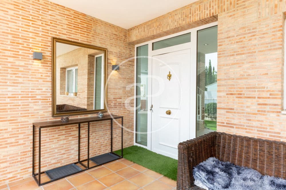 9 Zimmer Villa zu vermieten in Betera mit Pool - 5.500 € (Ref: 9000029)