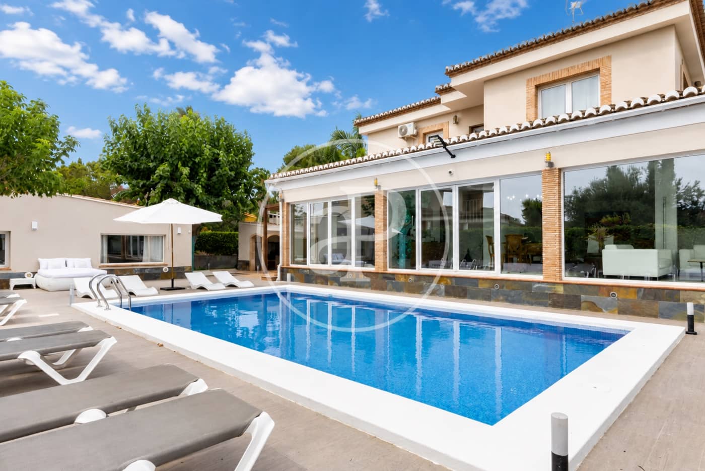 9 Zimmer Villa zu vermieten in Betera mit Pool - 5.500 € (Ref: 9000029)