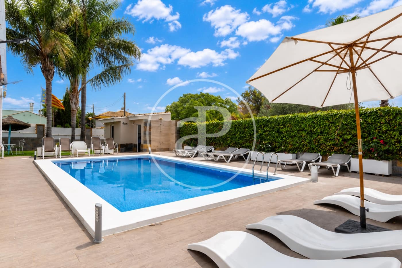 9 Zimmer Villa zu vermieten in Betera mit Pool - 5.500 € (Ref: 9000029)