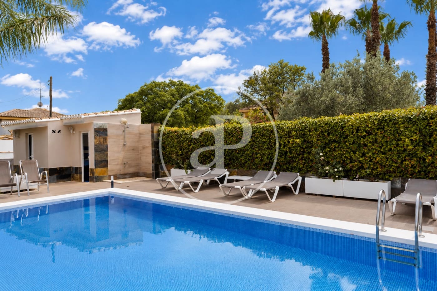 9 Zimmer Villa zu vermieten in Betera mit Pool - 5.500 € (Ref: 9000029)