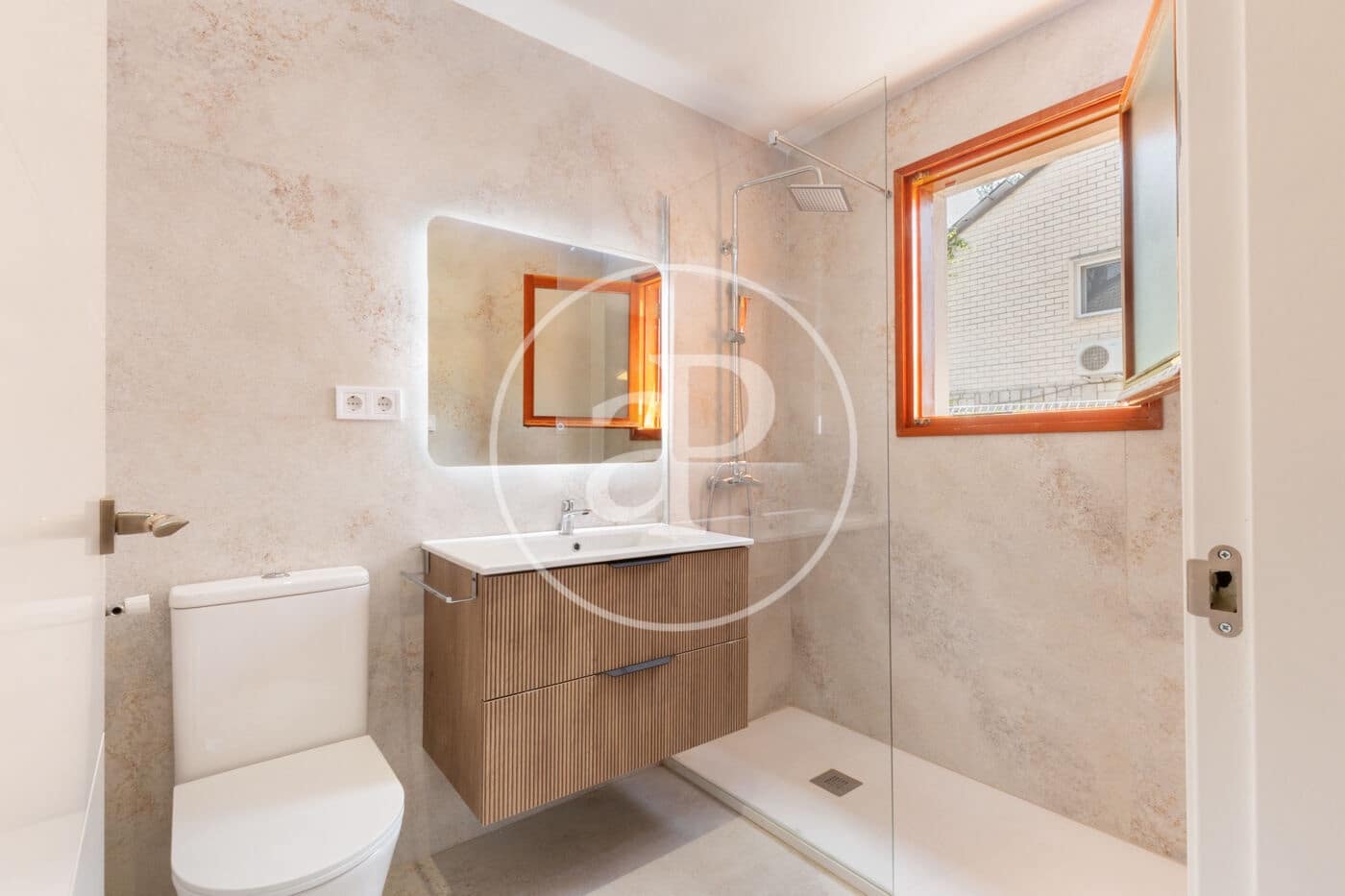 5 bedroom Villa for sale in Chiva with pool - € 750,000 (Ref: 9000107)