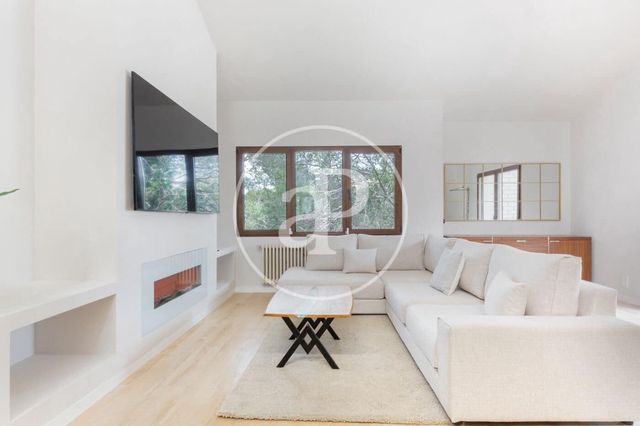 5 bedroom Villa for sale in Chiva with pool - € 750,000 (Ref: 9000107)